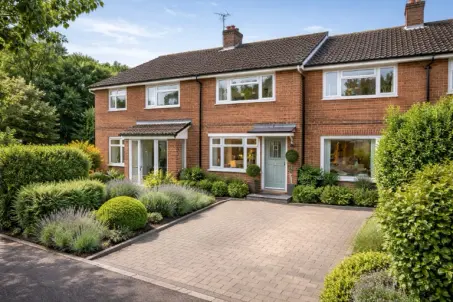 Terraced house near the Pantiles with loft room for flexible use