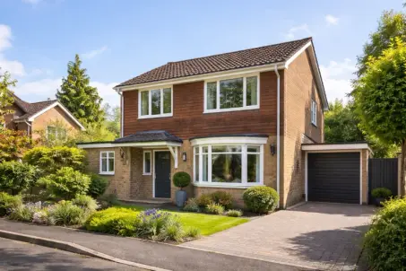 Detached house near Priory Park with useful built-in storage