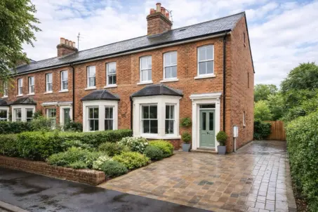 Victorian terrace near the Pantiles with an en-suite principal bedroom