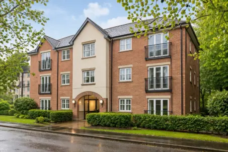 Purpose-built flat near the Pantiles with an efficient utility cupboard